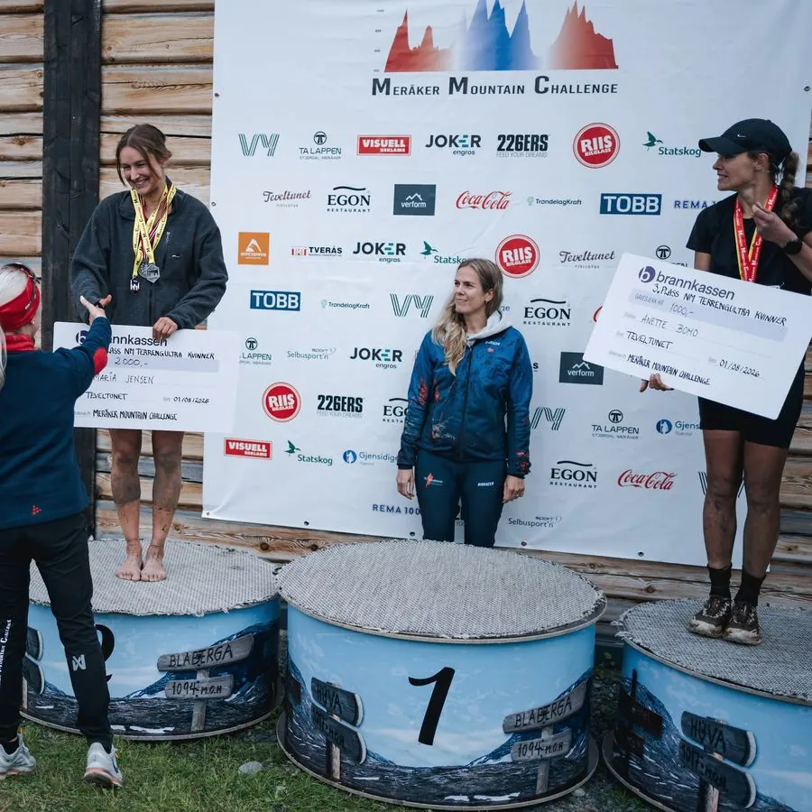 Anne Mjelva på pallen i Meråker.